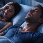 Sudorazione notturna: quando preoccuparsi, cosa significa svegliarsi sudati e quali carenze possono esserci